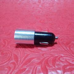 USB カーチャージャー 12/24V 【USED】 出先で必要になり購入して１回だけ使用しました　２個ありますの画像
