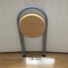 折り畳み椅子の画像