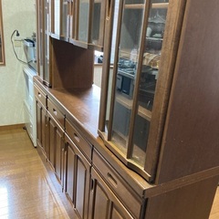 両面ハッチ食器棚の画像