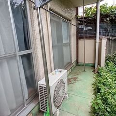 ベランダ用突張物干しです。まだまだ使えます