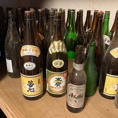 一升瓶　約300本　ビール瓶　約100本