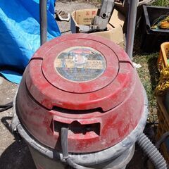 ★倉庫保管品　中古　マキタ　集塵機　404★