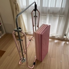 折りたたみ鉄棒とプレイマットのセットの画像