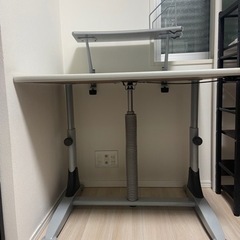 中野区　勉強机＆仕事用にも⭐︎ご希望あれば人間工学に基づいた中古チェア付けます。子供から大人まで使えるデスク　の画像