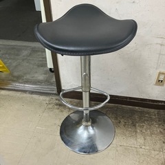 O2406-043 バーカウンターチェア② 昇降式 動作確認済み キズ汚れサビ有りの画像