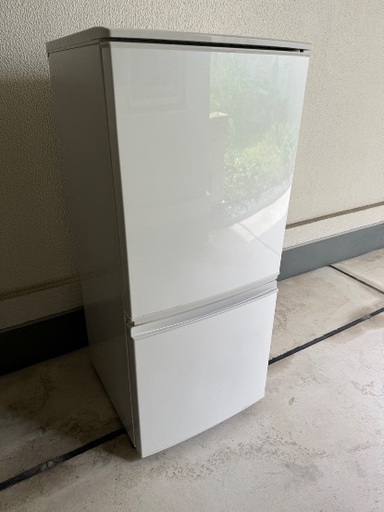 シャープ　冷凍冷蔵庫 2016年製　137L