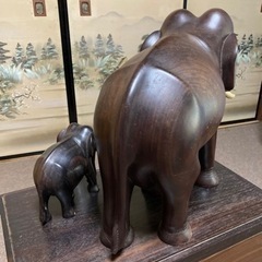 価値ある収納箱📦付親子像の木彫り！の画像