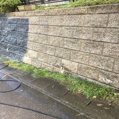 外壁、擁壁、土間の汚れ気になりませんか？塗装しなくても綺麗になります！