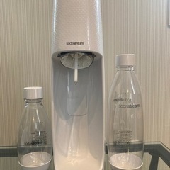 ソーダストリーム、空のガスシリンダー3本あり