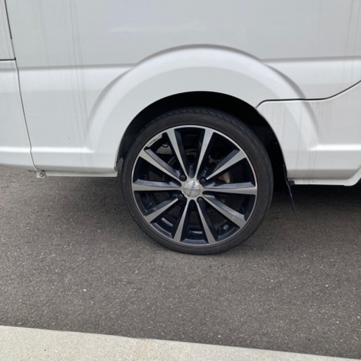 車のパーツ タイヤ、4本セット
ホイール