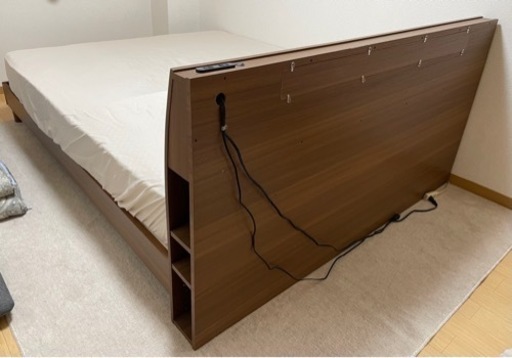 クイーンベッド、マットレス、シーツ、のセット