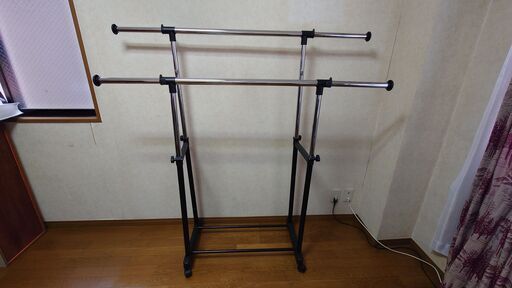 伸縮式ハンガーラック（カバー付き）