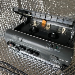 10代に触れて欲しい。機器。ポケベル以前の遺跡レベルな音楽再生器　🎧🎧🎧SONY  カセットプレーヤー　ラジオチューナー付きの画像