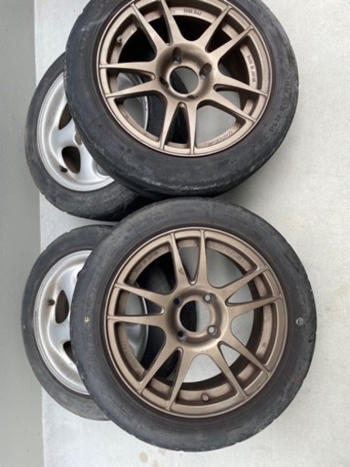 車のパーツ タイヤ、ホイール