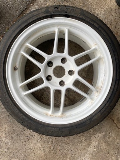 車のパーツ タイヤ、ホイール