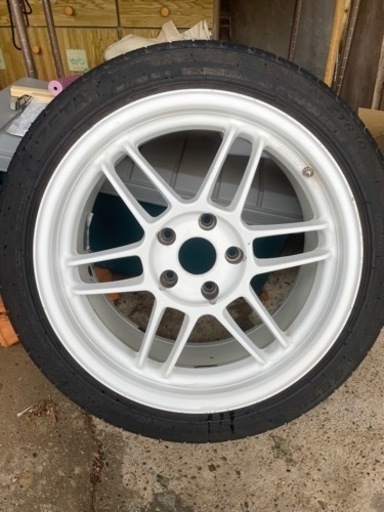 車のパーツ タイヤ、ホイール