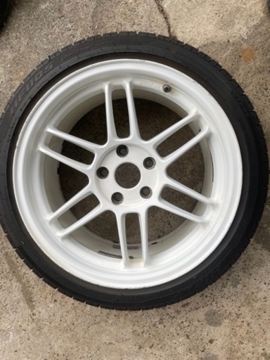 車のパーツ タイヤ、ホイール