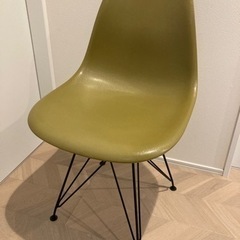 イームスチェア　リプロダクト品　カーキ