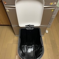 ペダル式45Lゴミ箱 の画像