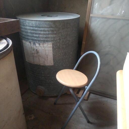 米を入れていた缶