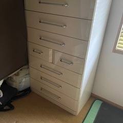 おしゃれな高級大理石調のチェストの画像