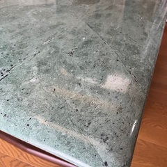 大理石　ローテーブルの画像