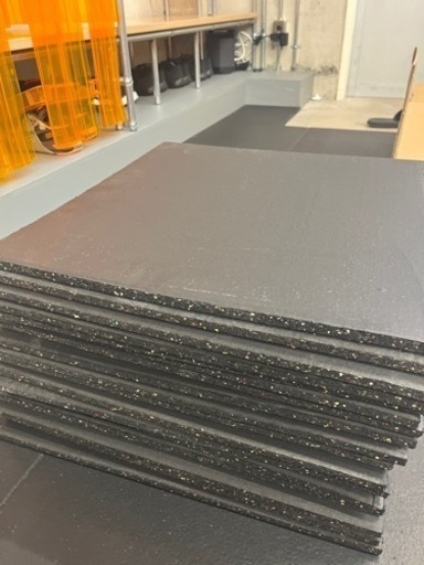 新品未使用　高密度 15mm ゴム フロアマット　16枚