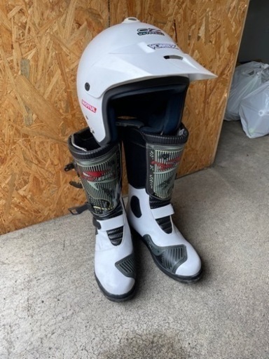 トライアルヘルメットとブーツセット