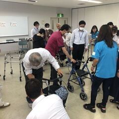 普通免許でOK　1日2時間～　高齢者を送迎するつれだし隊です。の画像