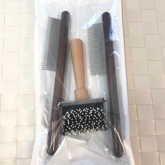 【無料】猫用ブラシ　小動物用　ブラシ(中古)コーム2本(新品)セット