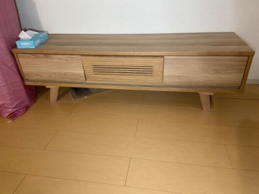 突板木製のテレビ台