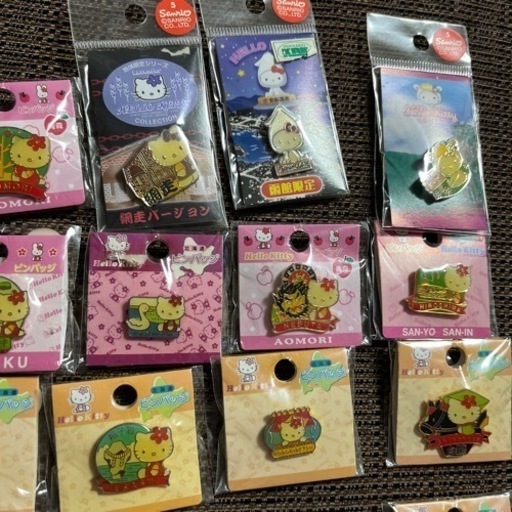 ハローキティ　ピンバッジ　いろいろ25個