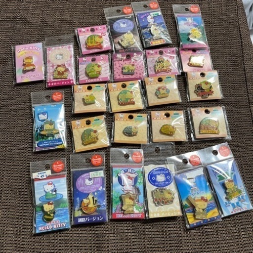 ハローキティ　ピンバッジ　いろいろ25個