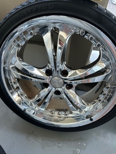車のパーツ タイヤ、ホイール