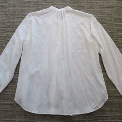 【新品・タグ付き】UNIQLO　白長袖ブラウス　Sサイズの画像