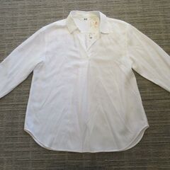 【新品・タグ付き】UNIQLO　七分袖白ブラウス　Sサイズ
