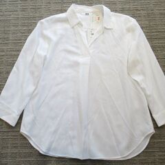 【新品・タグ付き】UNIQLO　七分袖白ブラウス　Sサイズの画像
