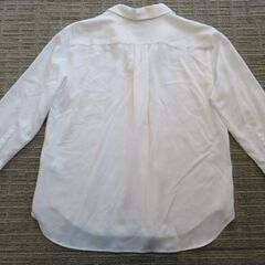 【新品・タグ付き】UNIQLO　七分袖白ブラウス　Sサイズの画像