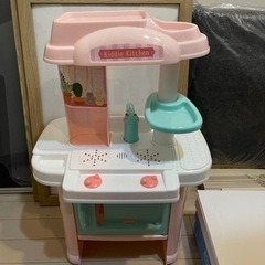 全身鏡、額、ぬいぐるみ、ラック、ままごとキッチンなどの画像