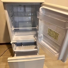 ※お譲り先決まりました。　家電 シャープ SHARP 冷蔵庫(幅48.0cm) 137L つけかえどっちもドア 2ドア ホワイト系 SJ-D14F-W 2020年製