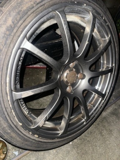 車のパーツ タイヤ、ホイール