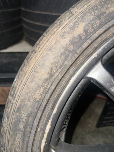 車のパーツ タイヤ、ホイール