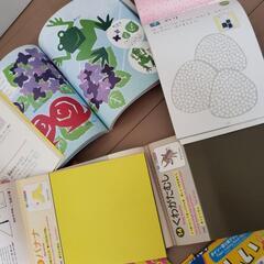 切り紙あそびの本２冊、切り紙ブック7冊、ちぎって遊ぼう１冊、ことばあそび１冊、かんたんシールあそび１冊　合計１２冊　
3,500円相当です。
の画像