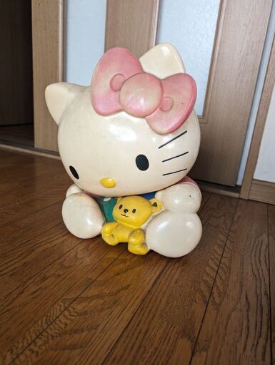 キティちゃん貯金箱