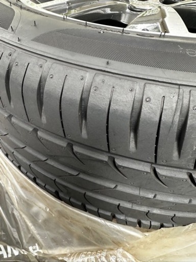 車のパーツ タイヤ、ホイール