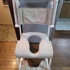 【未使用品に近い】 TOTO 水回り用車椅子 EWC600AHS TOTO 水まわり用四輪キャスター車いす(ソフトシート)EWCS604 水