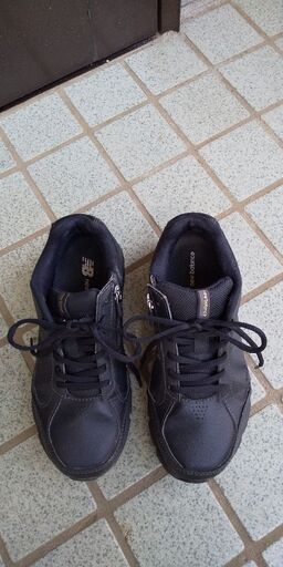 スニーカー23.5cm【new balance】