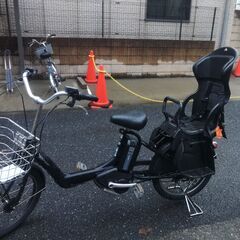 e250🌕️🔴🌀土日も🌕️お子様と🌈土足のまま🟢いろいろなタイプの電動自転車ご試乗可能🟢  🔵電動自転車・リサイクル専門店　🔴　ご試乗をしてから、ご購入できます。  🔴🌀🔴２０インチ、チャイルドシート、２人乗り、３人乗り、１人乗り電動自転車  🔴🔵バカ良心的な電動自転車屋🔴１００日間・安心の無料点検・🌕️無料交換保証サービス付き🟢  🟢後ろチャイルドシートを大きめのかごに変更のオプション無料です。  🔴バッテリーは新品の９０％以上の性能です。  🟣１回の充電で３０Ｋの画像