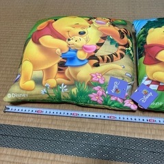 クマのプーさんのクッション　2個setの画像