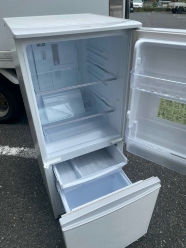 北九州市内配送無料　保証付き 2019年製冷蔵庫/137L/SHARP/シャープ/SJ-14E6-KW/どっちも付け替えドア/2019